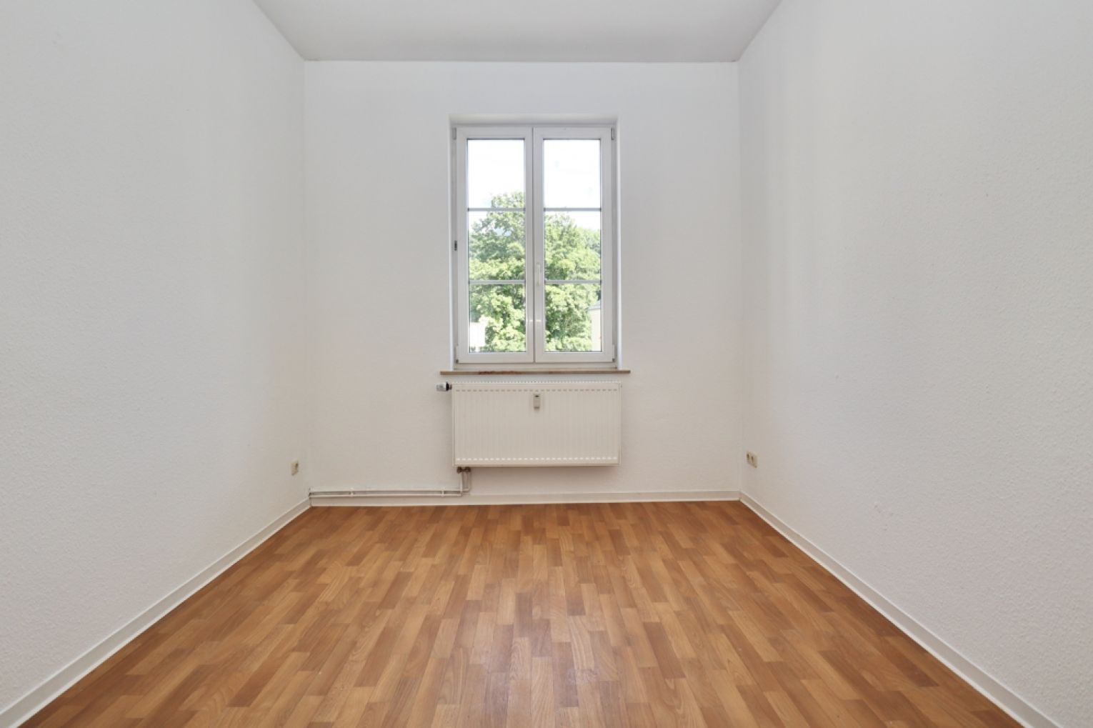 Balkon • 3-Raum Wohnung • Tageslichtbad • Einbauküche • Ebersdorf • jetzt anrufen