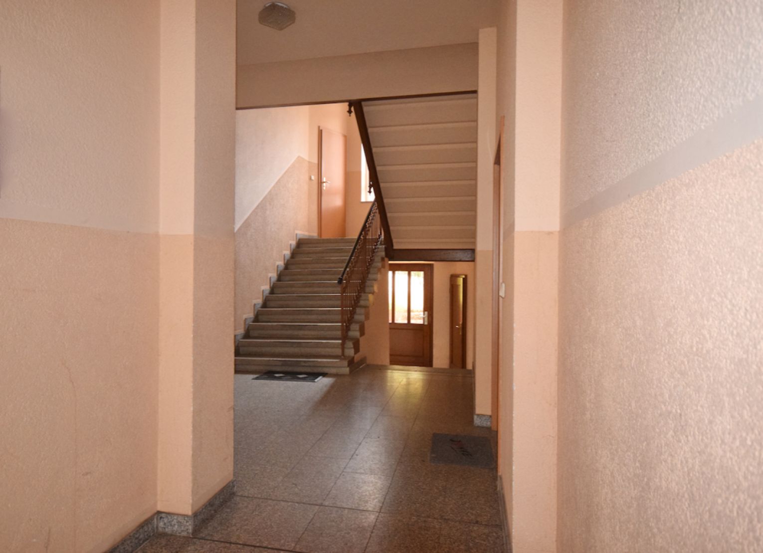 Balkon • 3-Raum Wohnung • Bad mit Wanne • Dachgeschoss • Laminat • frisch renoviert • ANSCHAUEN!