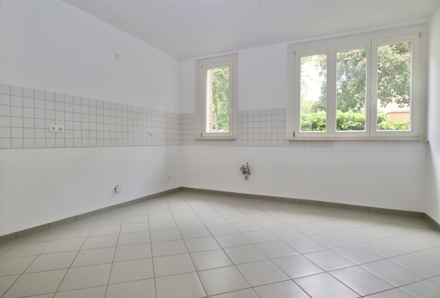 Maisonette • Zentrum • 4- Zimmer Wohnung • Terrasse • Erdgeschoss • Parkett • in Chemnitz • ruf an!