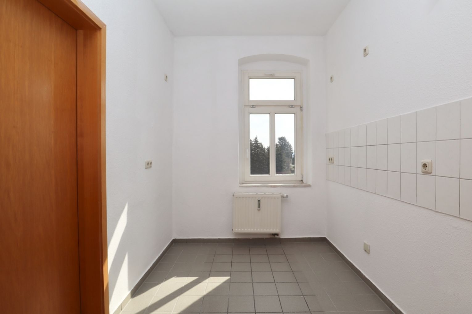 Grüna • 3-Raum • Maisonette • zur Miete • Stellplatz • top Lage • Dusche & Wanne • Chemnitz