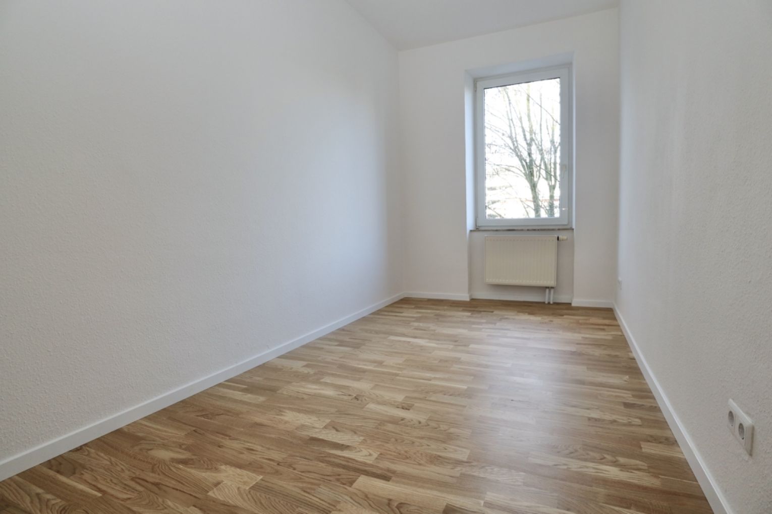 5-Raum Wohnung • Schloßchemnitz • NEU saniert • ruhige Lage • Balkon • zur Miete • jetzt anrufen