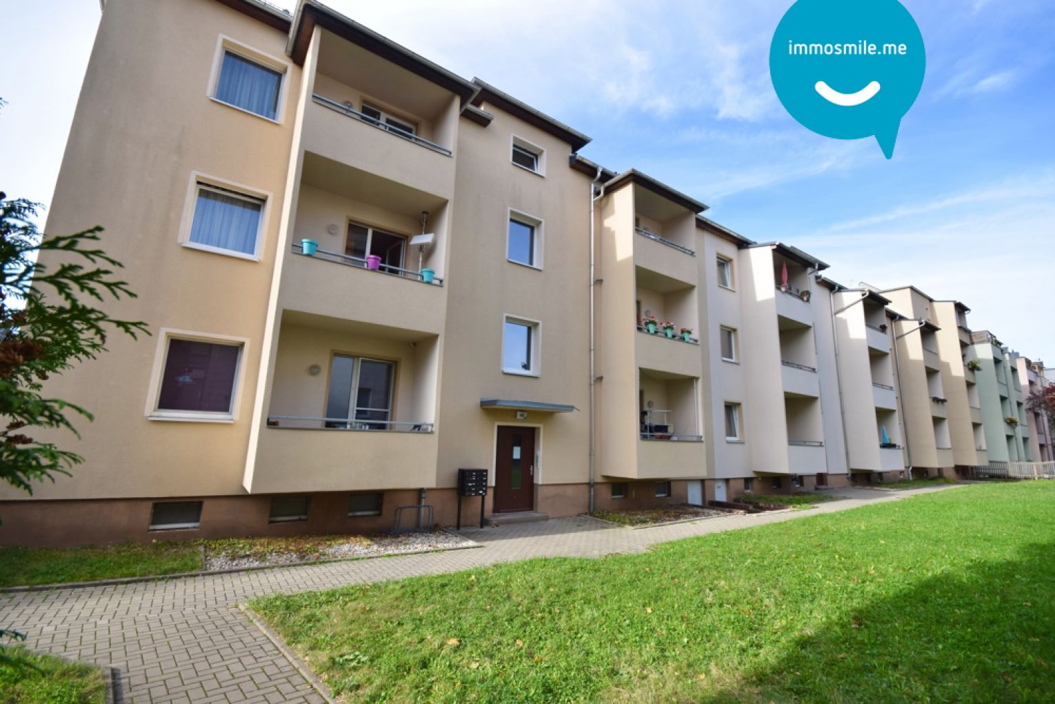 3 Zimmer • Laminat • Hochparterre • 2 Bäder • Balkon • Fussbodenheizung • energetisch saniert • TOP