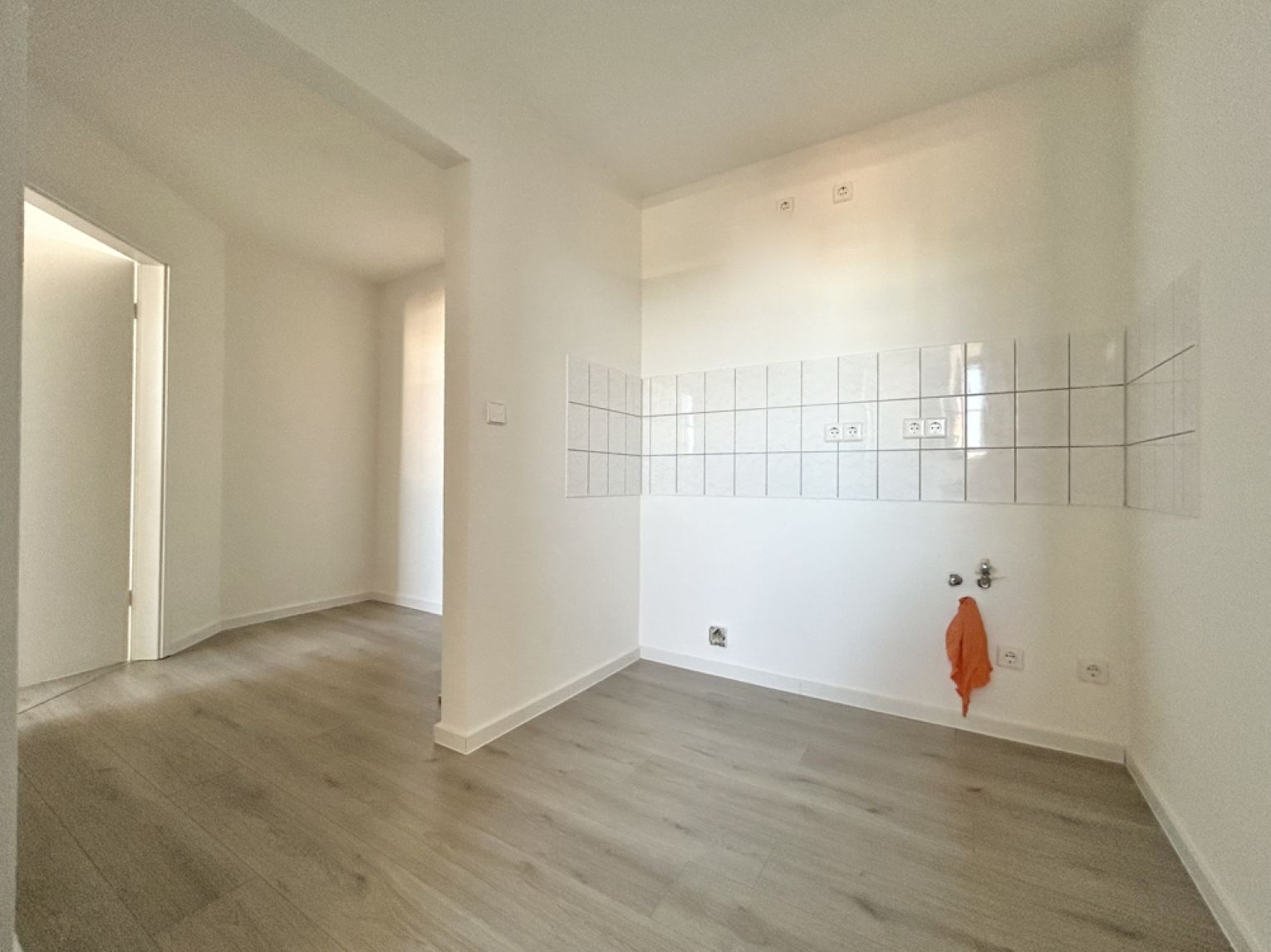 1,5 Zimmer Wohnung • Schloßchemnitz • NEUER Boden • Dachgeschoss • Studenten-/Singlewohnung • mieten