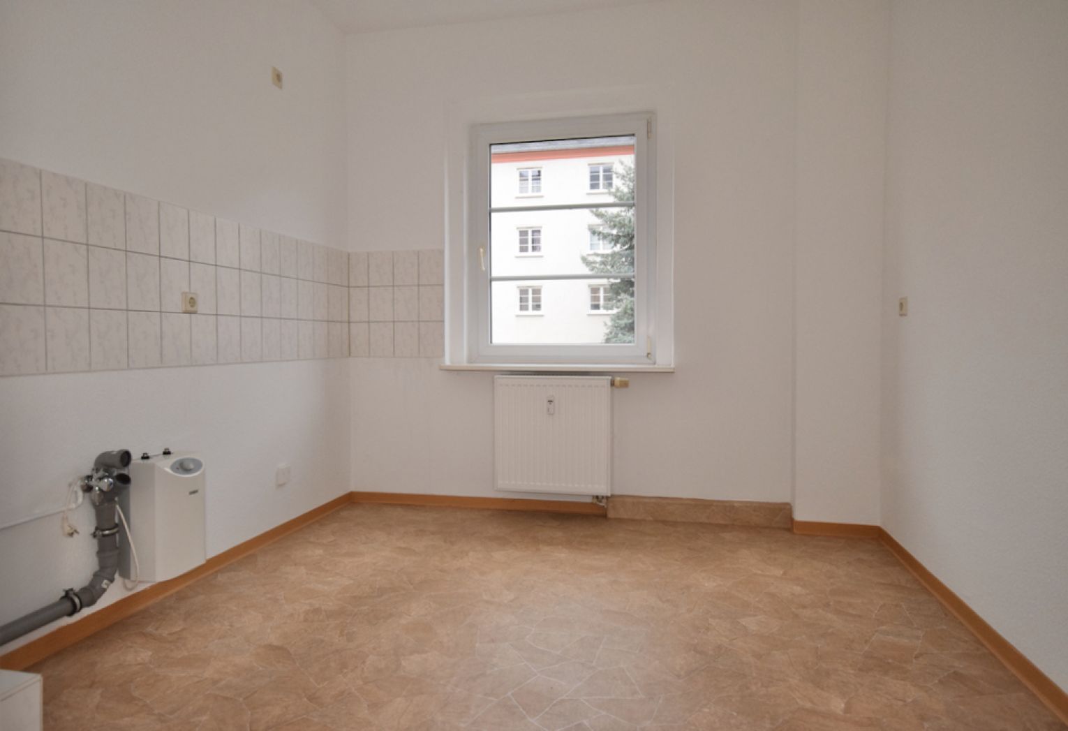 3-Zimmer Wohnung • Laminat • Tageslichtbad mit Wanne • Erdgesschoss • Kaßberg • Termin vereinbaren!