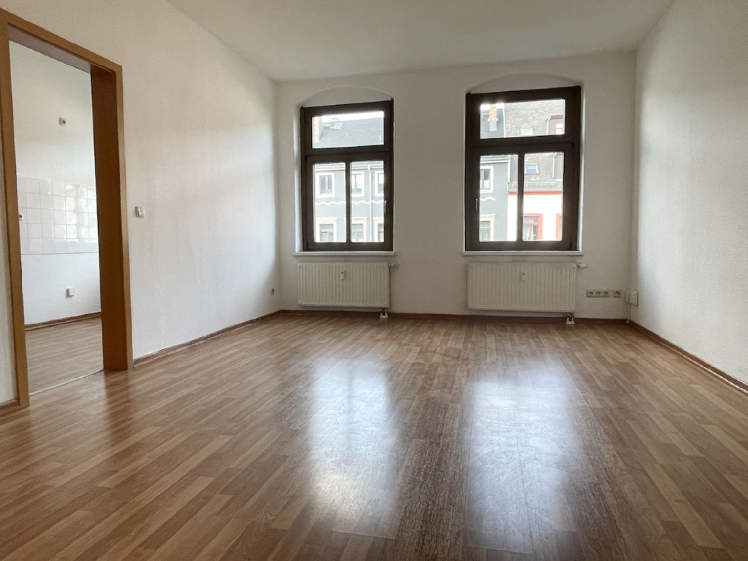 Laminat • Balkon • frisch renoviert • frische Brötchen • BÄCKEREI im Haus  • jetzt Termin machen