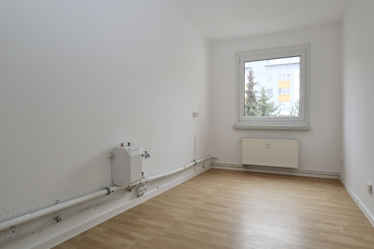 Hutholz • 3-Raum Wohnung • Balkon • ruhige Lage • Einbauküche • Stellplatz • zur Miete