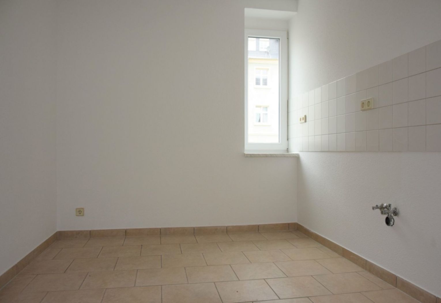 3 Zimmer • Laminat • Hochparterre • 2 Bäder • Balkon • Fussbodenheizung • energetisch saniert • TOP