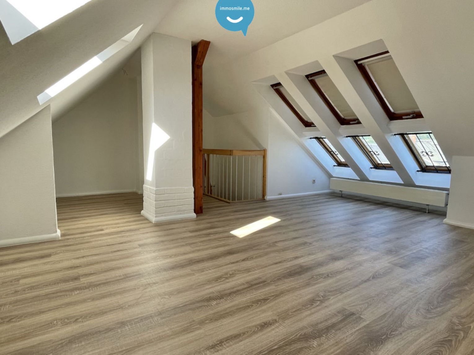 3-Zimmer • Maisonette • Bad mit Wanne • Sonnenbalkon • Fahrstuhl • neues Laminat • Hausgarten