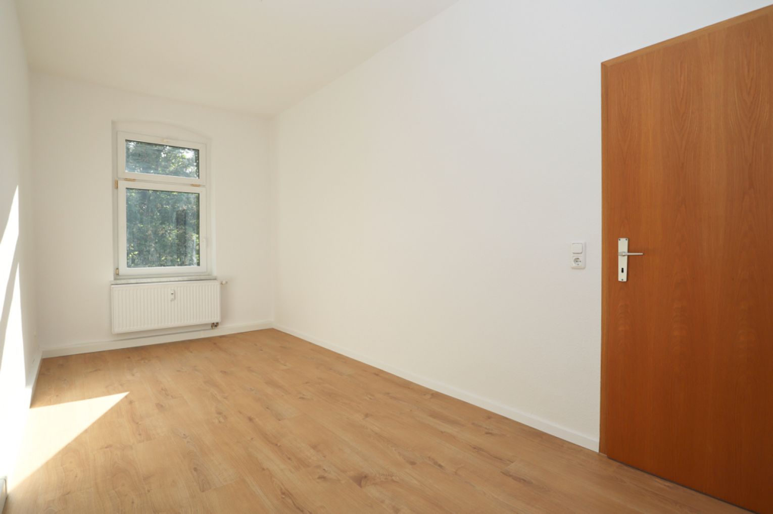 neu saniert • 3-Raum Wohnung • in Chemnitz • Tageslichtbad • Einbauküche • Lutherviertel • ruf an!