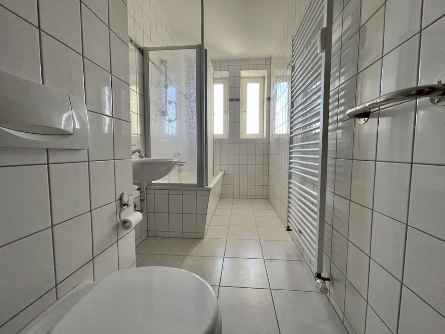 60 qm • Laminat • 2-Zimmer • Essküche • Sonnenbalkon • Lift • Wanne • gleich anschauen • Chemnitz