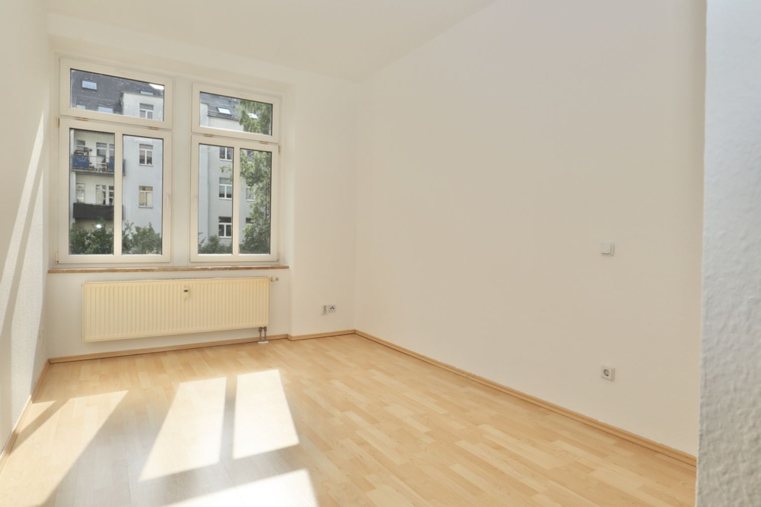 Tiefgaragenstellplatz • Kaßberg • 4-Raum Wohnung • Balkon • 2 Bäder • Chemnitz • zur Miete