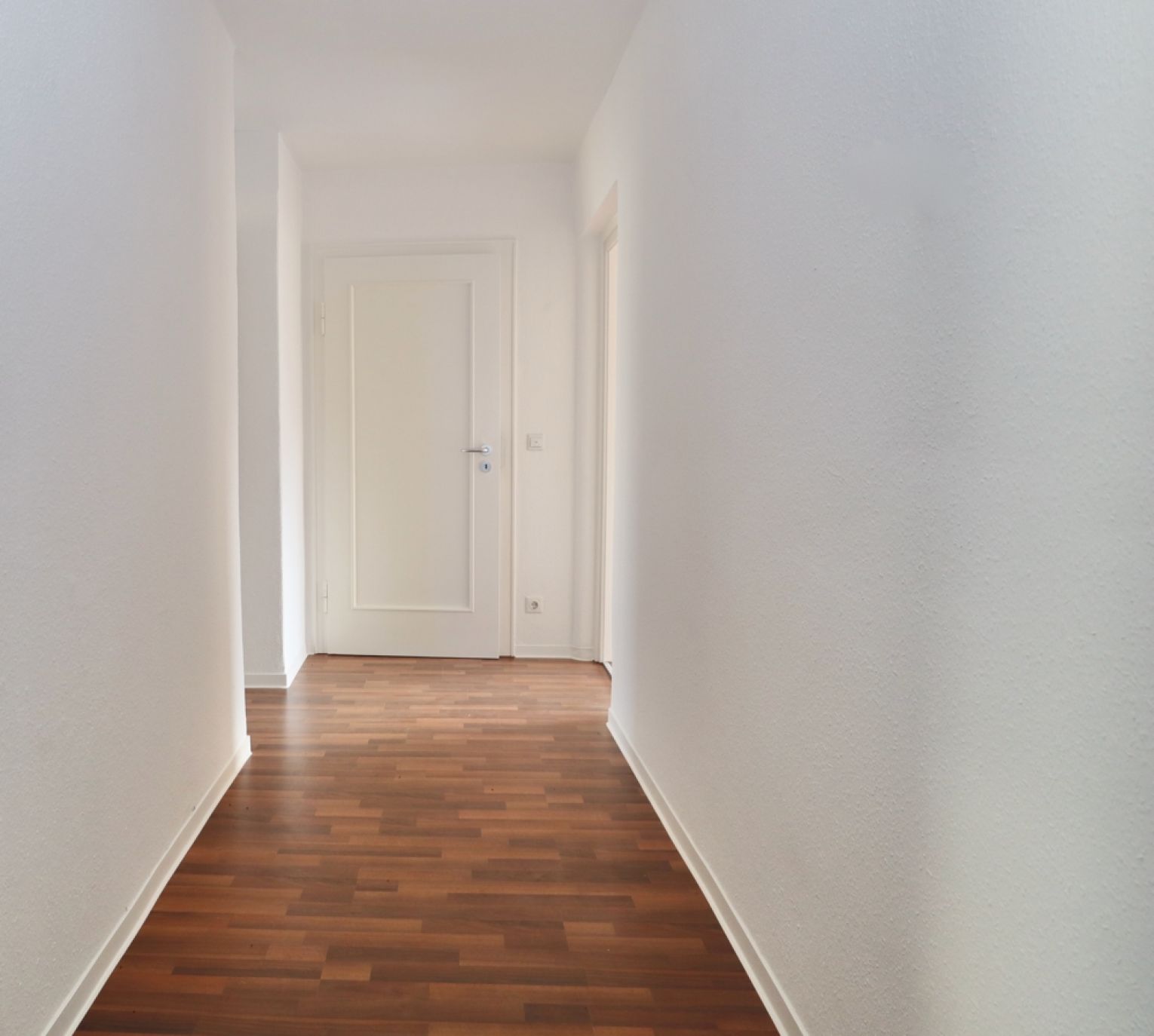 2-Zimmer Wohnung in Chemnitz • Balkon • Tageslichtbad • Einbauküche • Lutherviertel • jetzt anrufen