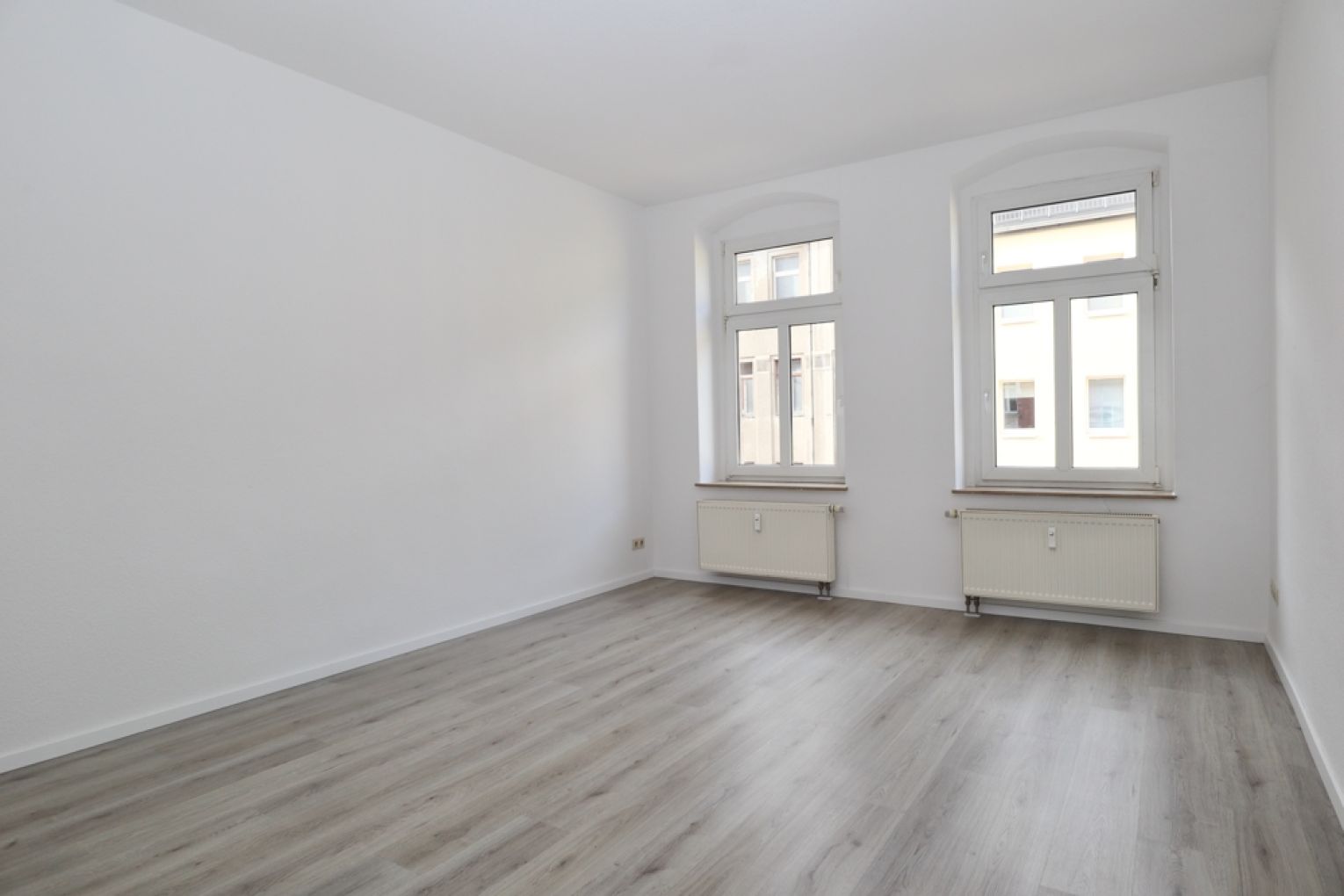 Balkon • Einbauküche • 3-Raum Wohnung • Stellplatz  • Lutherviertel • jetzt anrufen!