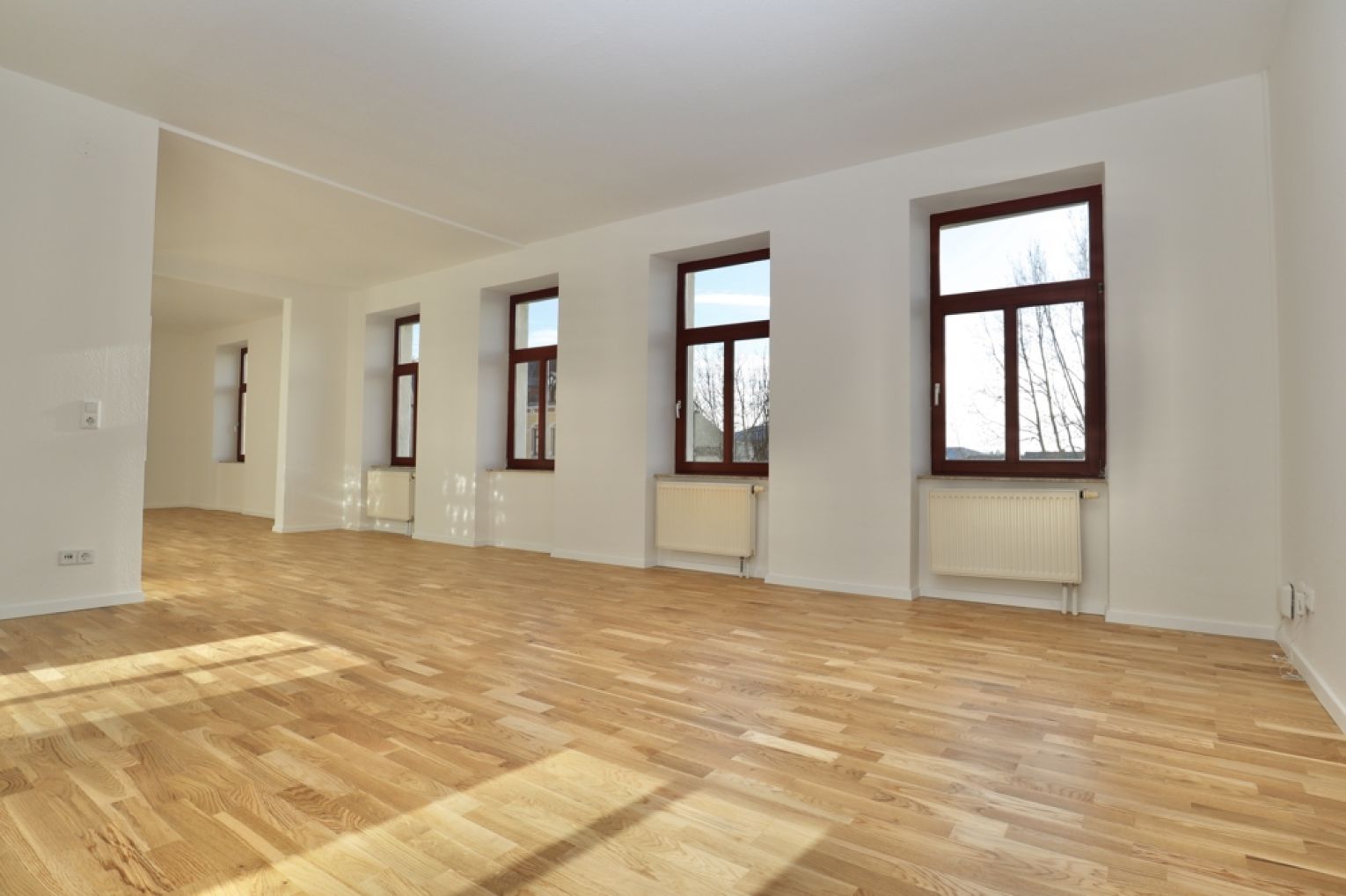 5-Raum Wohnung • Schloßchemnitz • NEU saniert • ruhige Lage • Balkon • zur Miete • jetzt anrufen