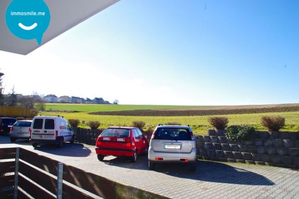 Niederfrohna • 2-Raum • Balkon • Einbauküche • Blick ins Grüne • Laminat • Abstellraum • zur Miete!