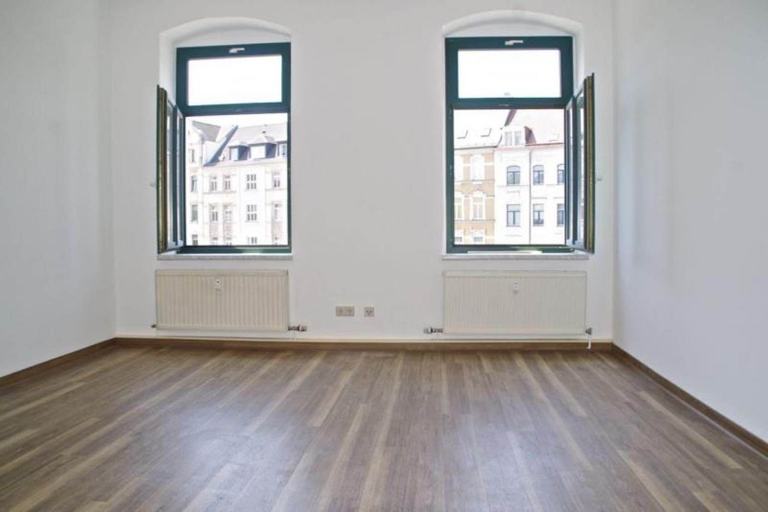 SELTEN • Lutherviertel • 4-Raum • Balkon • 2 Bäder • Gartenmitbenutzung • Laminat • gleich anrufen!