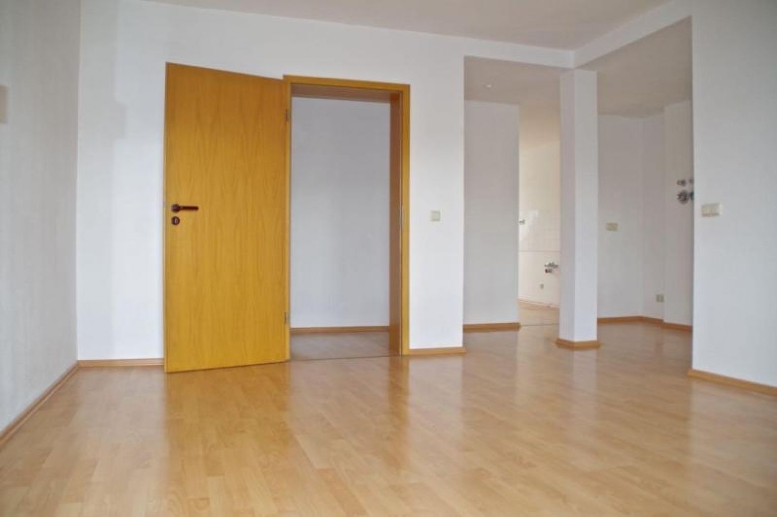 1-Zimmer Apartment • Tageslichtbad mit Wanne • Nah beim BRÜHL-BOULEVARD • Dachgeschoss • Einbauküche