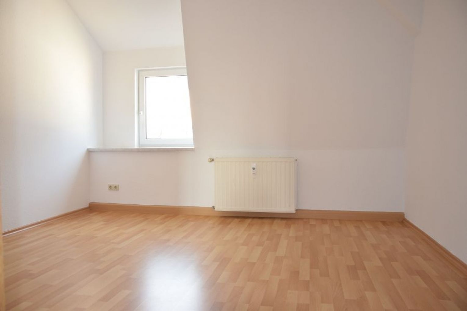 Balkon • 4 Zimmer • Parkett & Laminat • Tageslichtbad • Limbach-Oberfrohna • zentrale Lage • Termin?