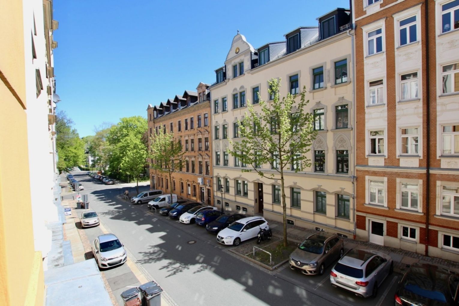 mitten auf dem Schloßberg • 2 Zimmer • neues Laminat • mit Balkon • mit Küche • zur Miete