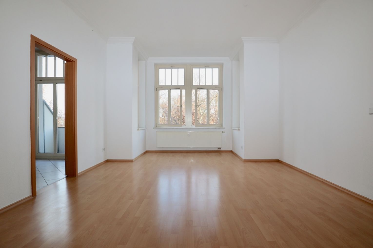 KAßBERG • 2-Zimmer • Loggia • moderner Grundriss • Erker-Wohnzimmer •bald wieder frei!