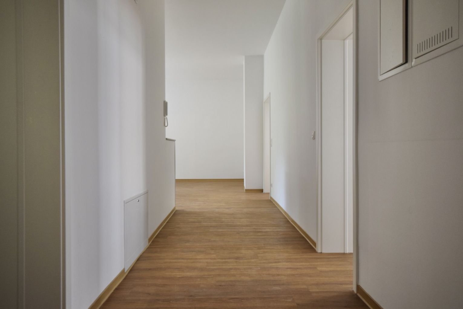 Sonnenterrasse • 4 Zimmer • Fussbodenheizung • Laminat • Tageslichtbad • Wanne & Dusche • TOP!