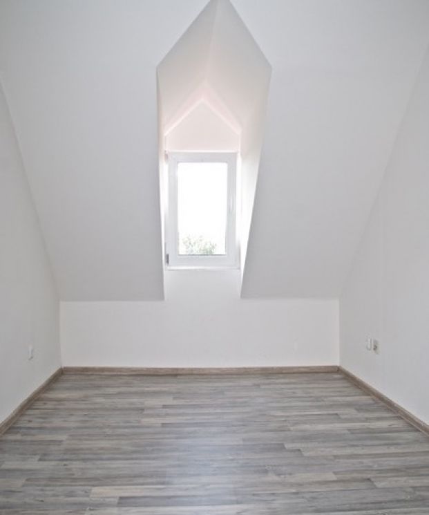 Balkon • Tageslichtbad • Wanne/Dusche • 3-Raum Wohnung • Bernsdorf • Maisonette • Fussbodenheizung