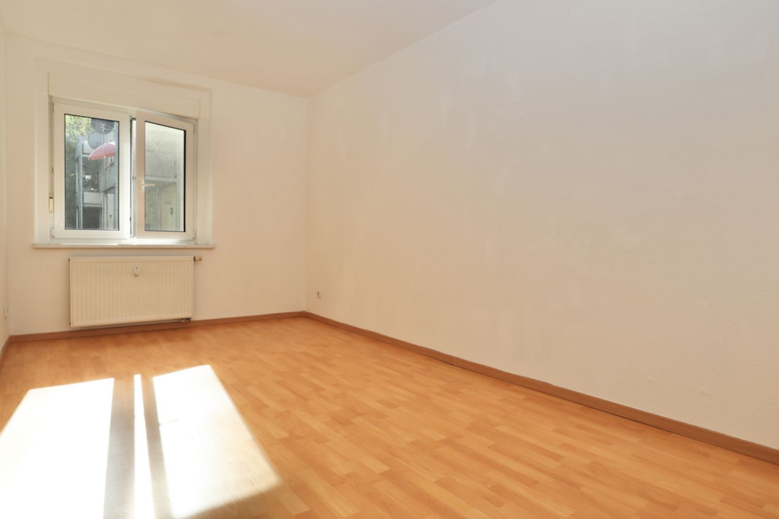 in Chemnitz • große 3- Raum Wohnung • Kaßberg • Tageslichtbad • mit Balkon • zur Miete • ruf an