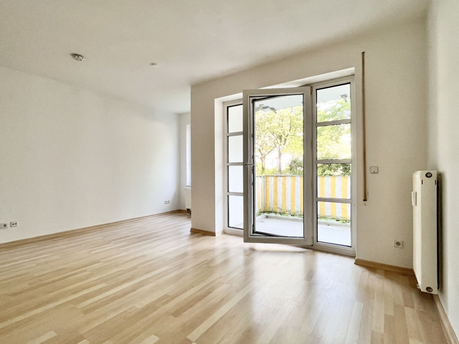 Tiefgaragenstellplatz • Einbauküche • 2-Raum Wohnung • Schloßchemnitz  • Balkon • jetzt mieten