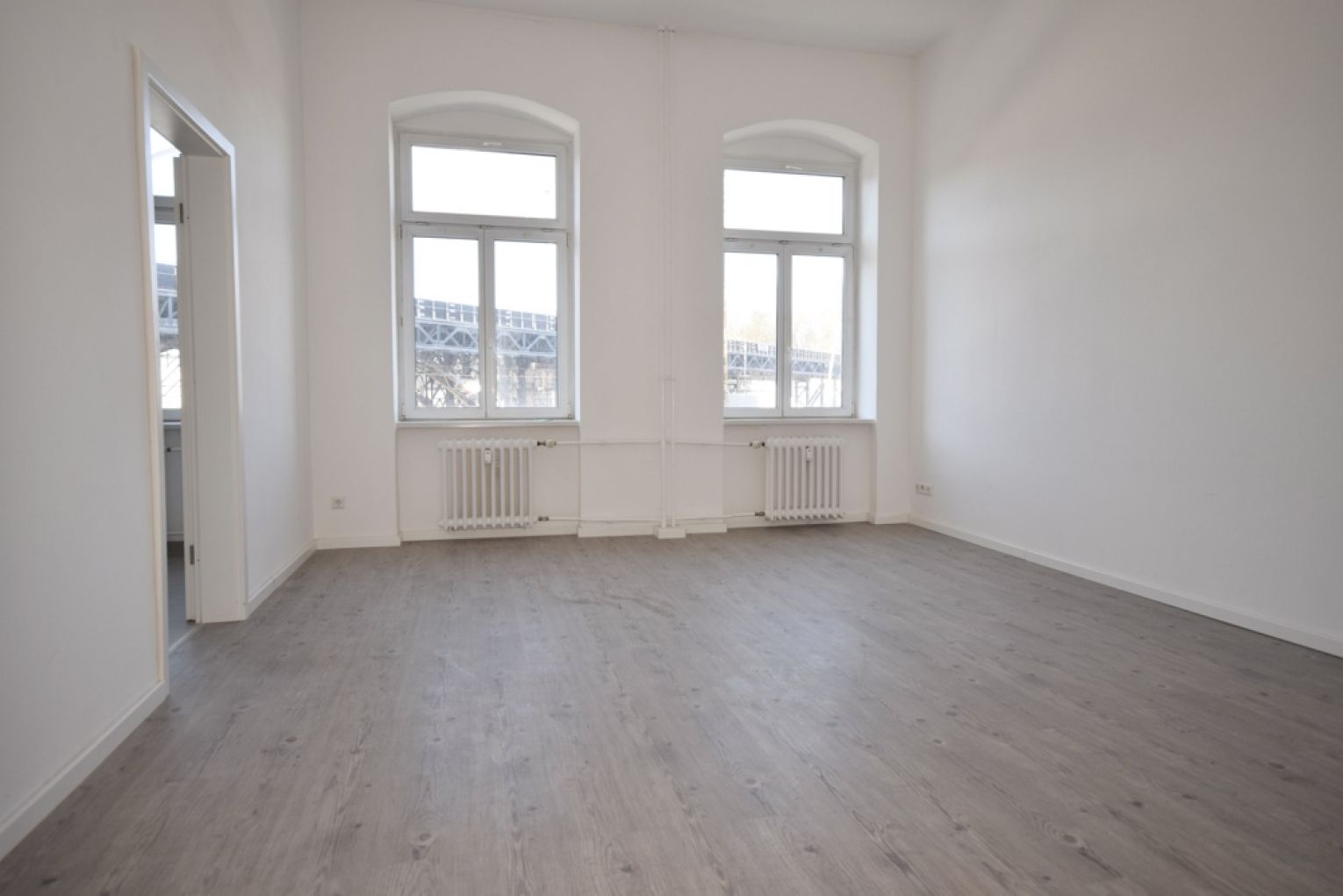 2-Zimmer • Chemnitz Zentrum • neues Laminat • Bad mit Dusche • Uni-Nähe • EBK • neu renoviert