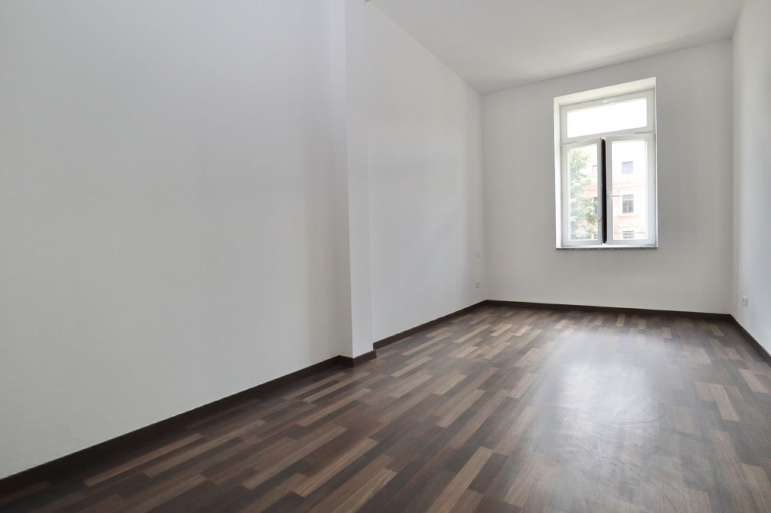 Kaßberg • 4- Raum Wohnung • modern • offene Küche • Stellplatz • in Chemnitz • jetzt anrufen