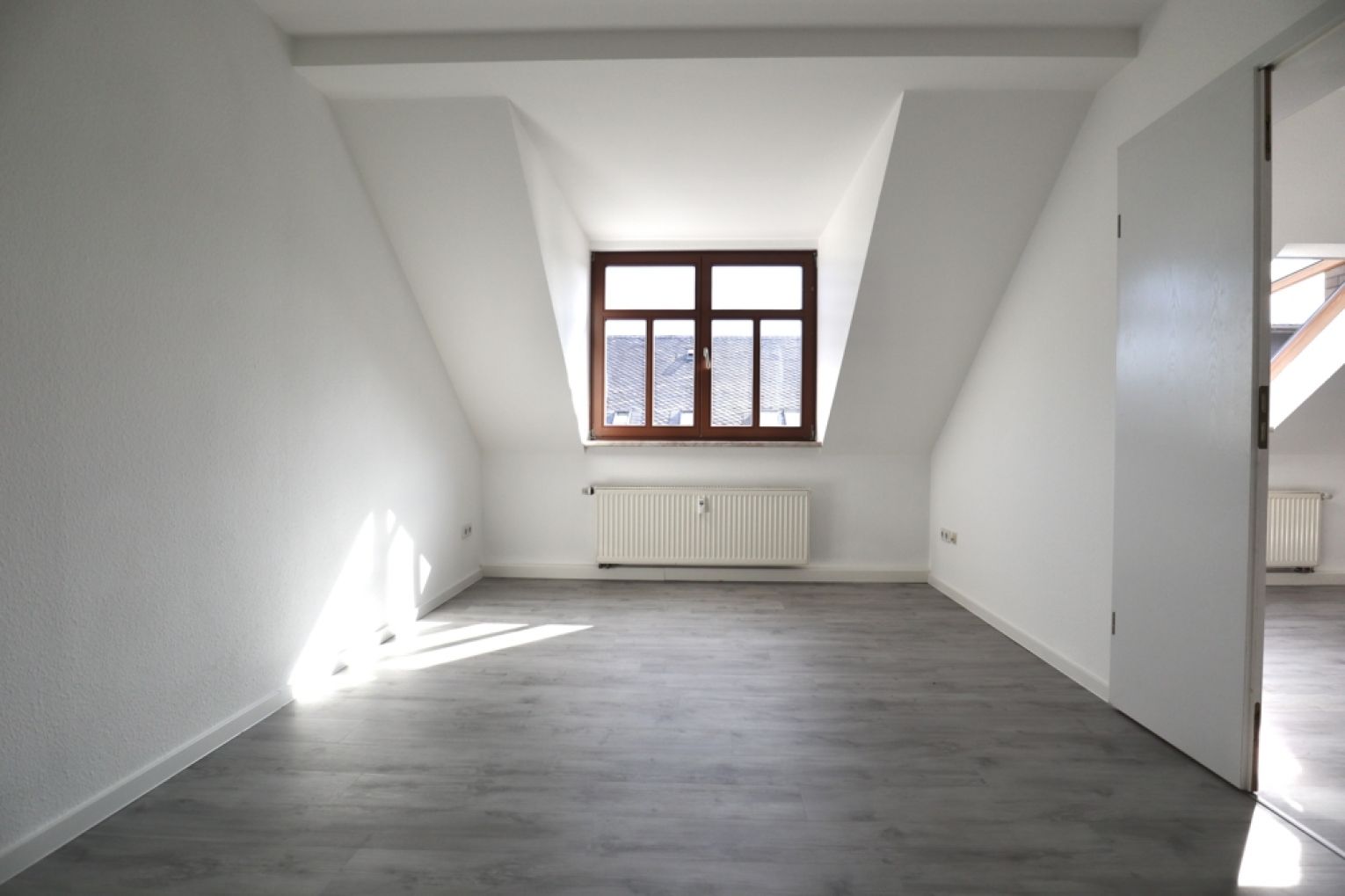 Kaßberg • Dachgeschoss • 3-Raum Wohnung • in Chemnitz • Balkon • offene Küche • modern und schick