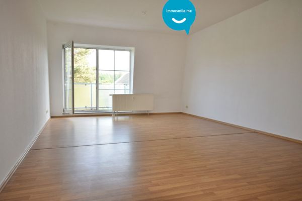 großes Wohnzimmer • Bad mit Fenster & Wanne • Stellplatz • Sonnenbalkon • ruhige Lage • Anschauen?