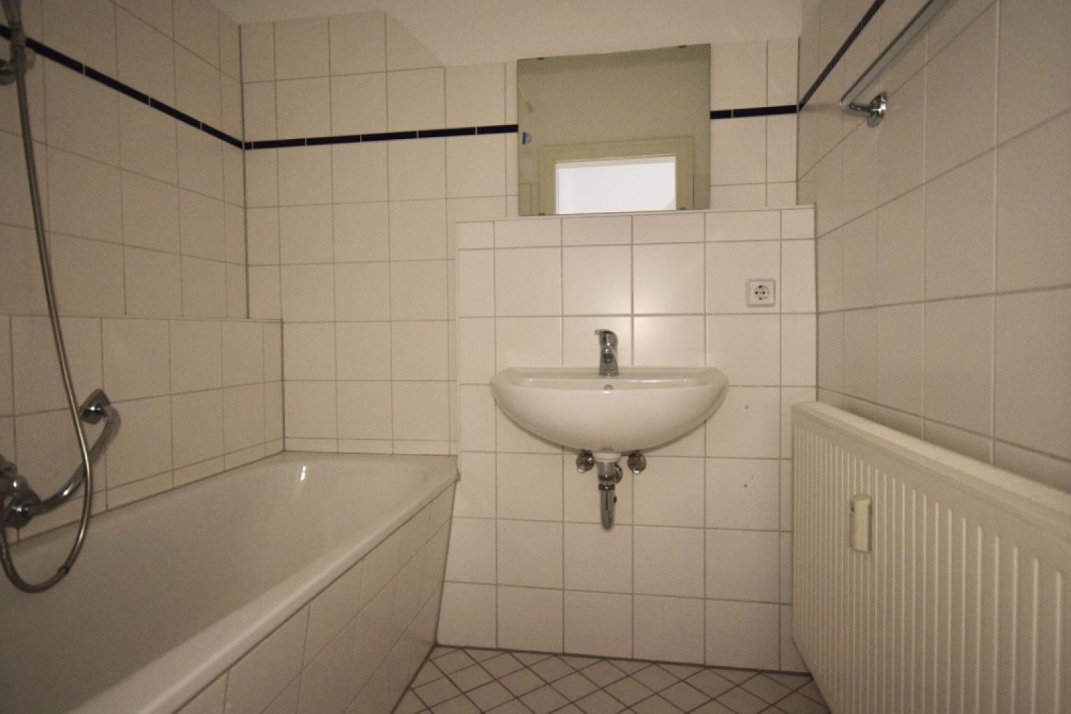 3-Raum in Chemnitz • separates WC • Laminat • imposante Jugendstilvilla • Altbau • Schnell sein!