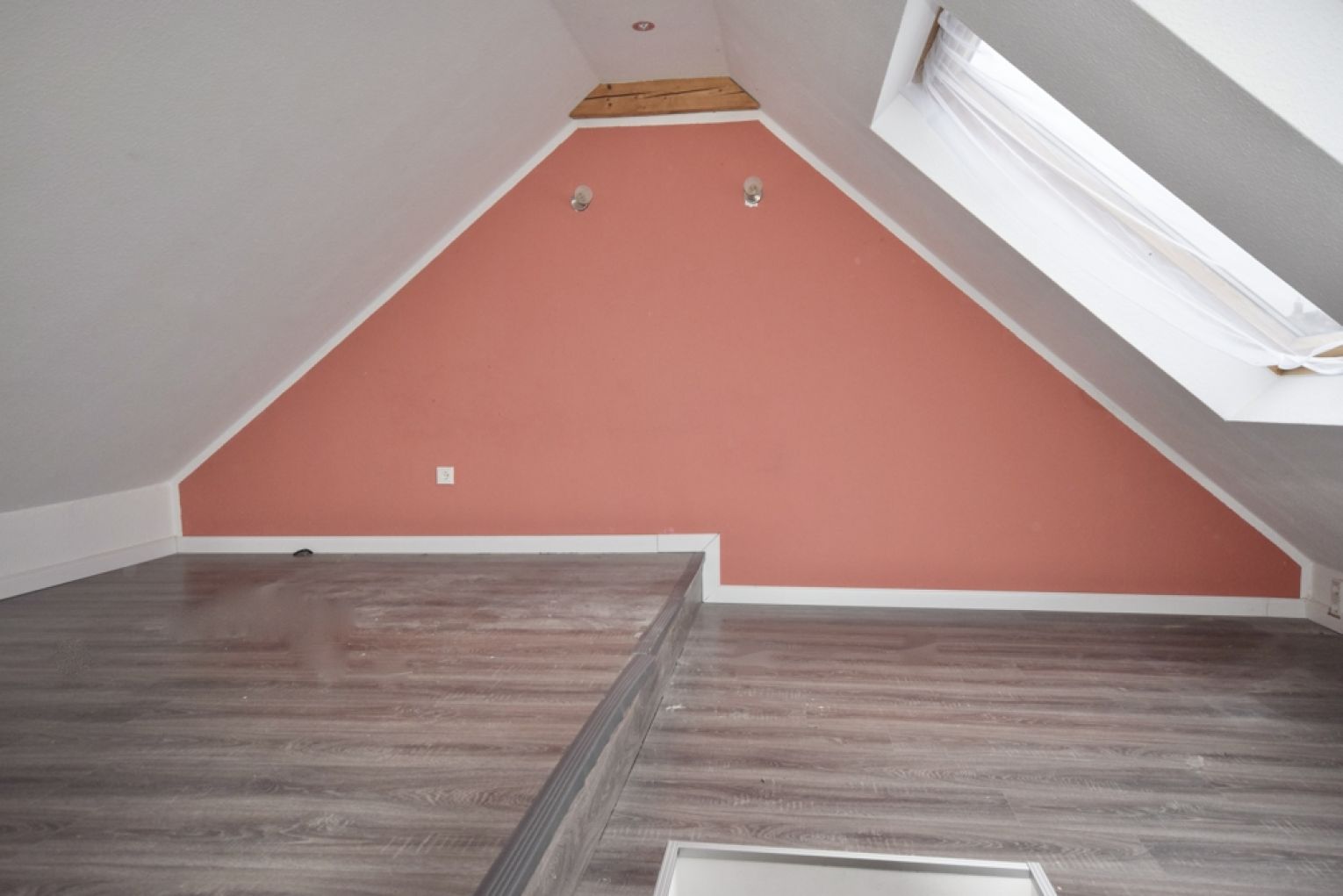 3,5 Zimmer • Sonnenbalkon • Tageslichtbad mit Wanne • Dusche optional • Maisonette • Fahrradraum !!