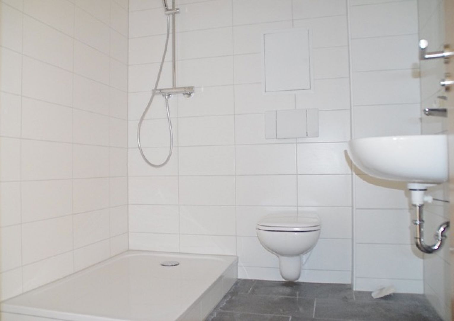 5-Raum Wohnung • 2 Bäder • Wanne + Dusche • Maisonette • 2 Balkone • Laminat • nicht lang warten!