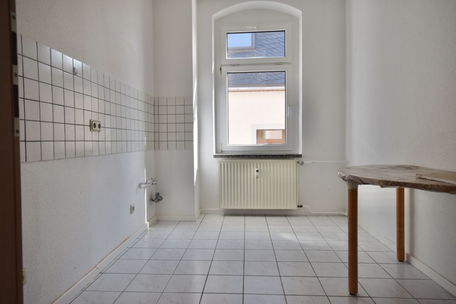 4-Raum • Frankenberg • Balkon • Haus mit Lift • Bad mit Wanne und Fenster • neues Laminat • Chic