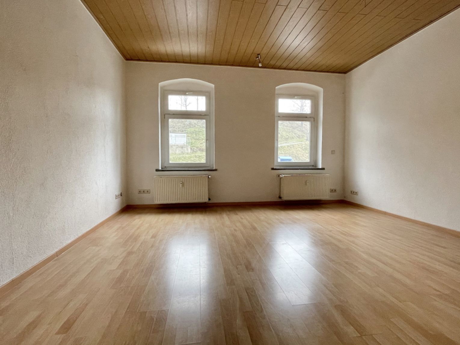 3-Zimmer • Bad mit Fenster und Wanne • Einbauküche • Stellplatz • Wittgensdorf • jetzt anschauen