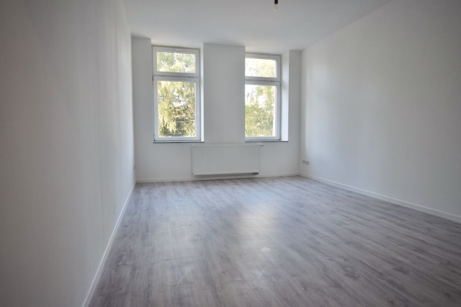 NEU! 3 Zimmer • Bad mit Fenster, Dusche und Wanne • Balkon • Laminat • zentrumsnah • Jetzt fertig!