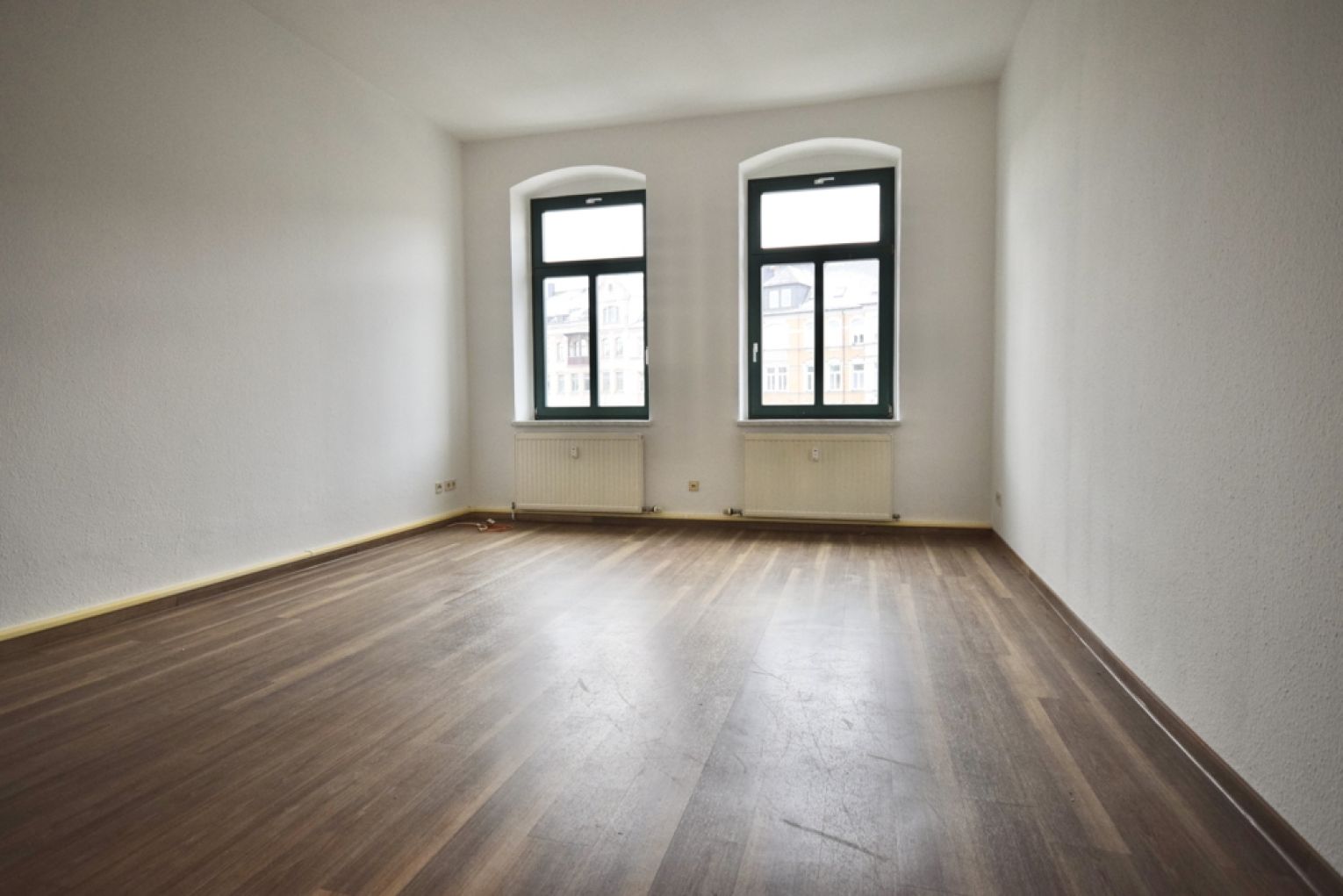 5 Zimmer • Balkon • Lutherviertel • 2 Bäder • Wanne+Dusche • Laminat • schnell Termin machen!