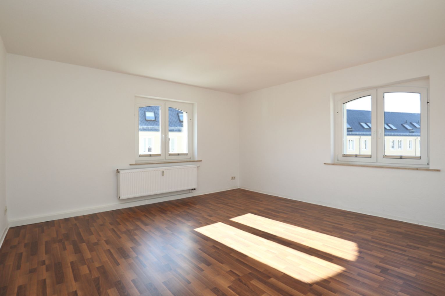 4-Raum Wohnung • Ebersdorf • Tageslichtbad • Wanne • ruhige Lage • schnell sein!