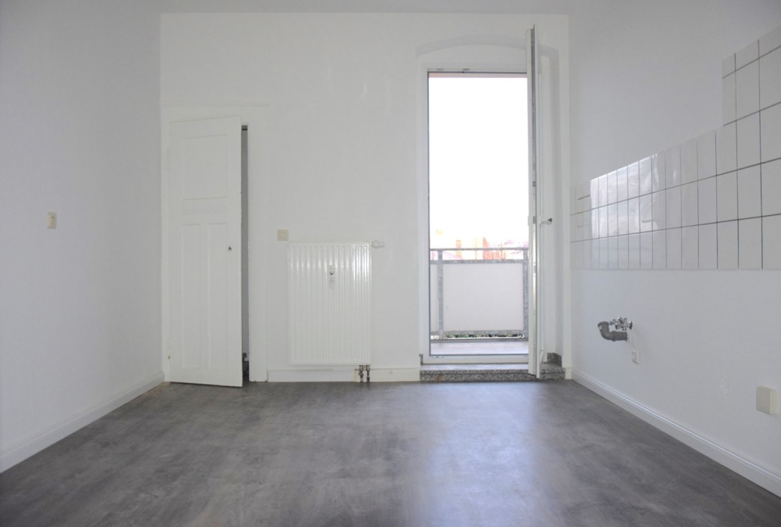 3-Zimmer • Balkon • Bad mit Wanne • Hausgarten • ruhige Lage • Wohnküche • mal Anschauen !?