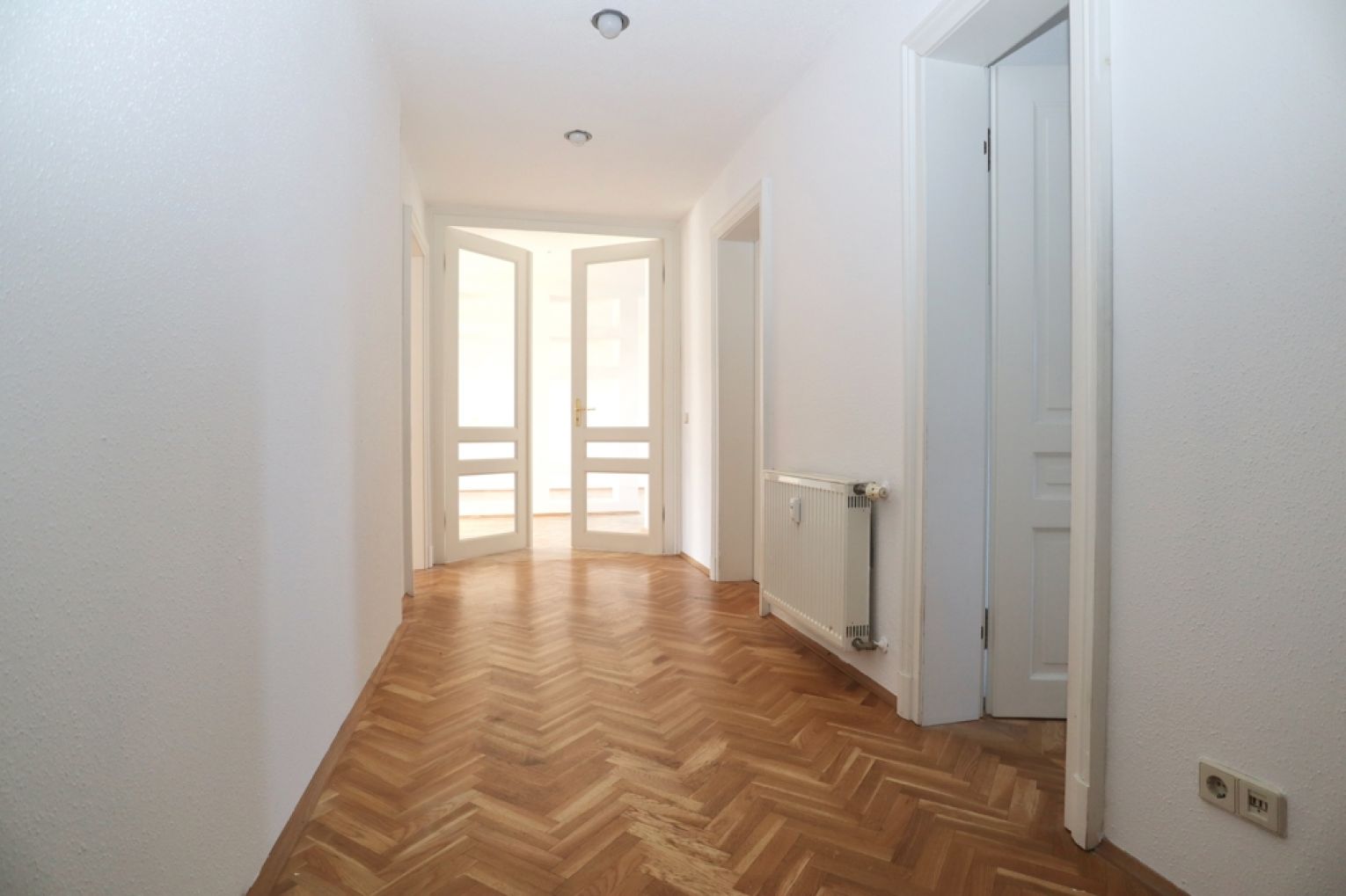 3-Raum Wohnung • Dachgeschoss • Fahrstuhl • Maisonette • Kaßberg • Balkon • Parkettboden • MIETEN