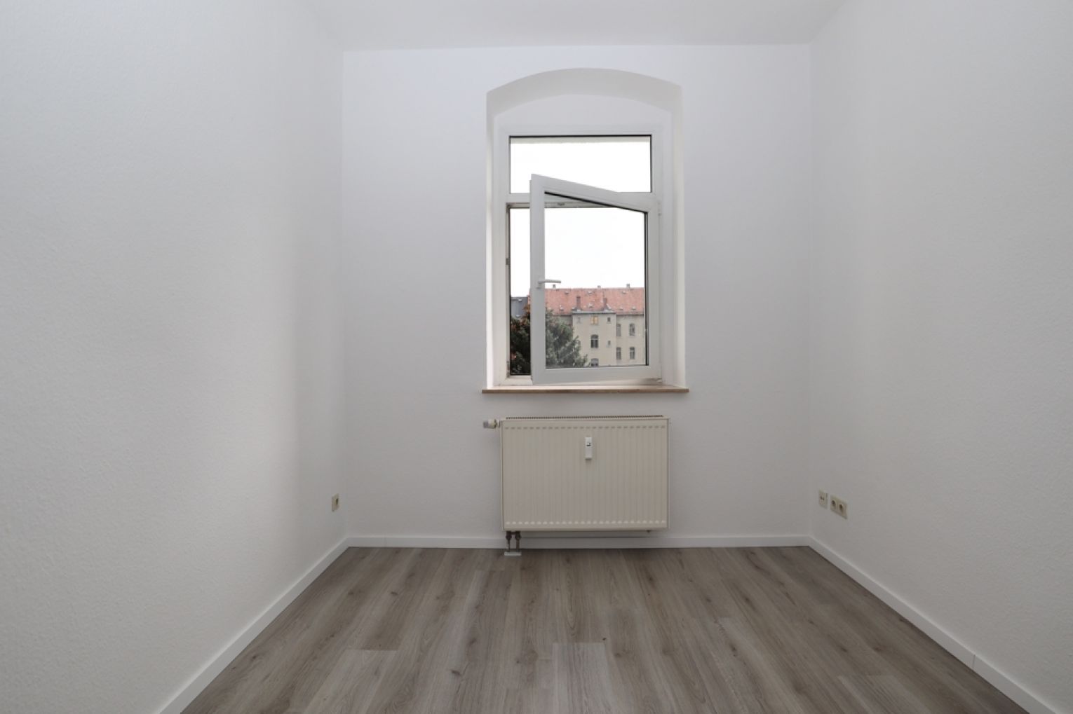 Balkon • Einbauküche • 3-Raum Wohnung • Stellplatz  • Lutherviertel • jetzt anrufen!