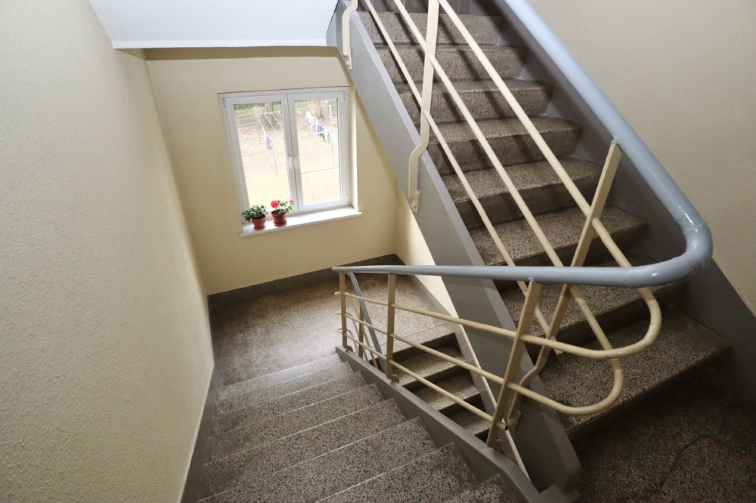 4-Raum Wohnung • in Chemnitz • zur Miete • Balkon • Tageslichtbad • Stellplatz • anrufen !