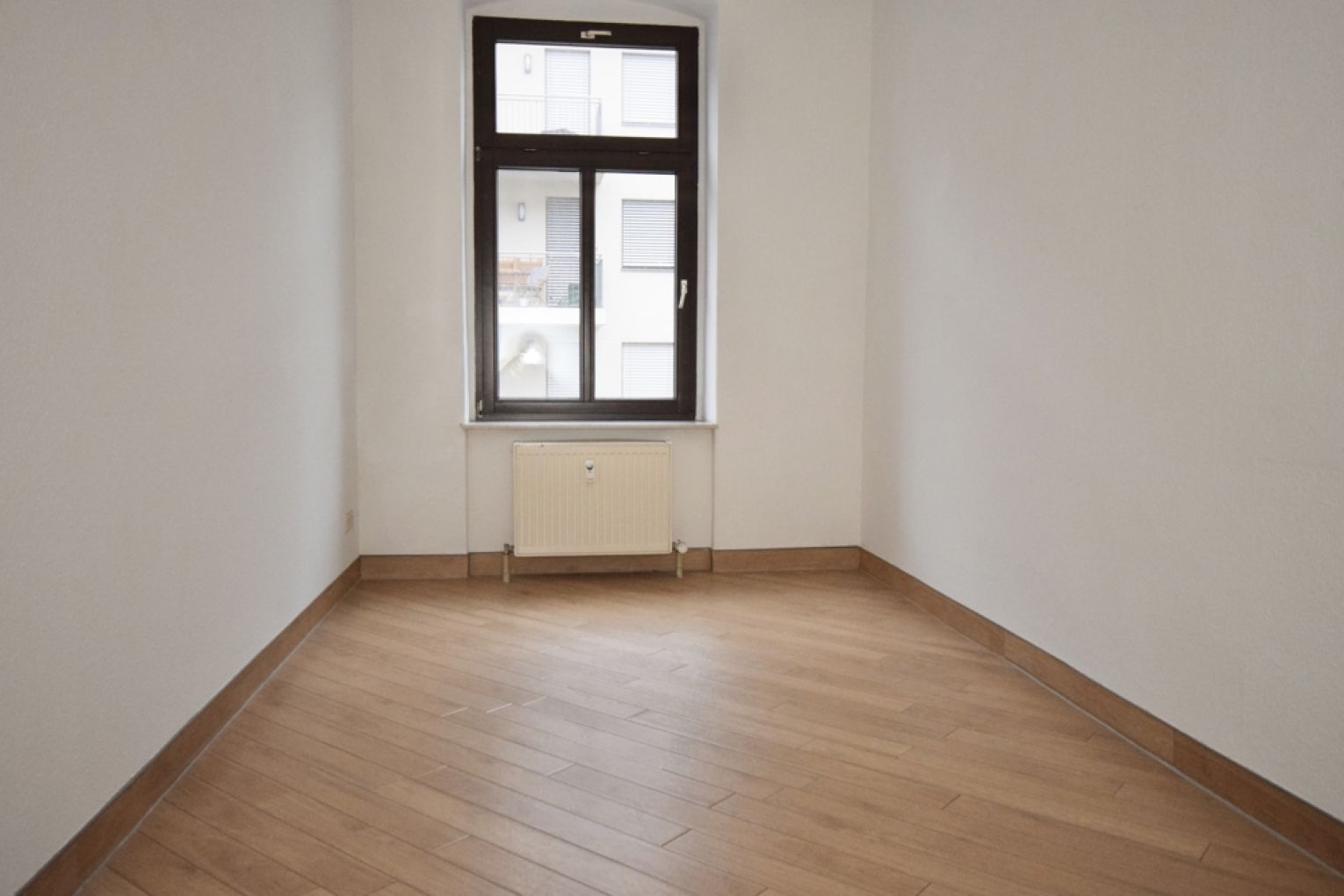 3-Zimmer • Südbalkon • offene Küche • TOP Grundriss • Laminat • ruhige zentrale Lage • Besichtigen?