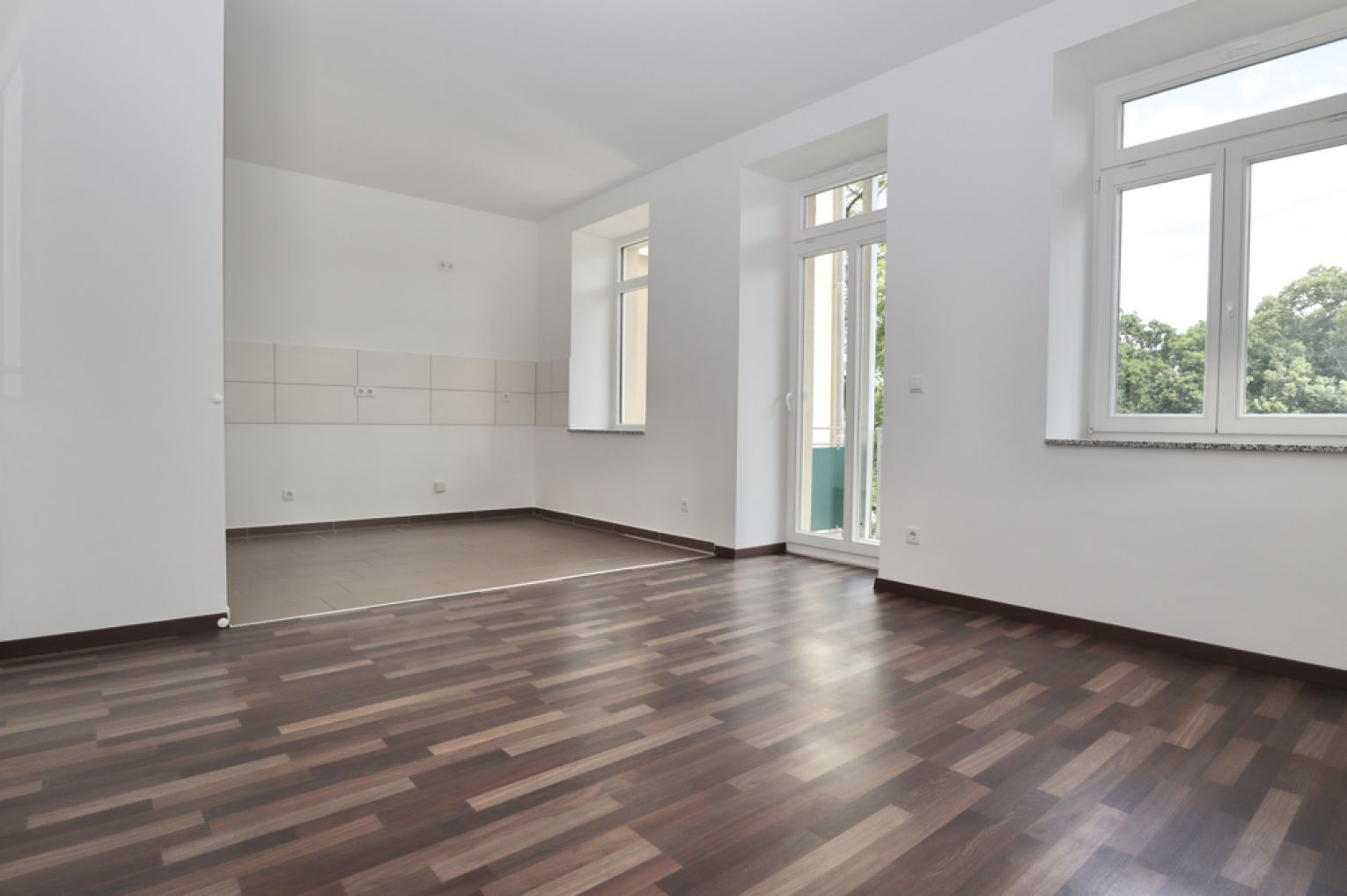 Kaßberg • 4- Raum Wohnung • modern • offene Küche • Stellplatz • in Chemnitz • jetzt anrufen