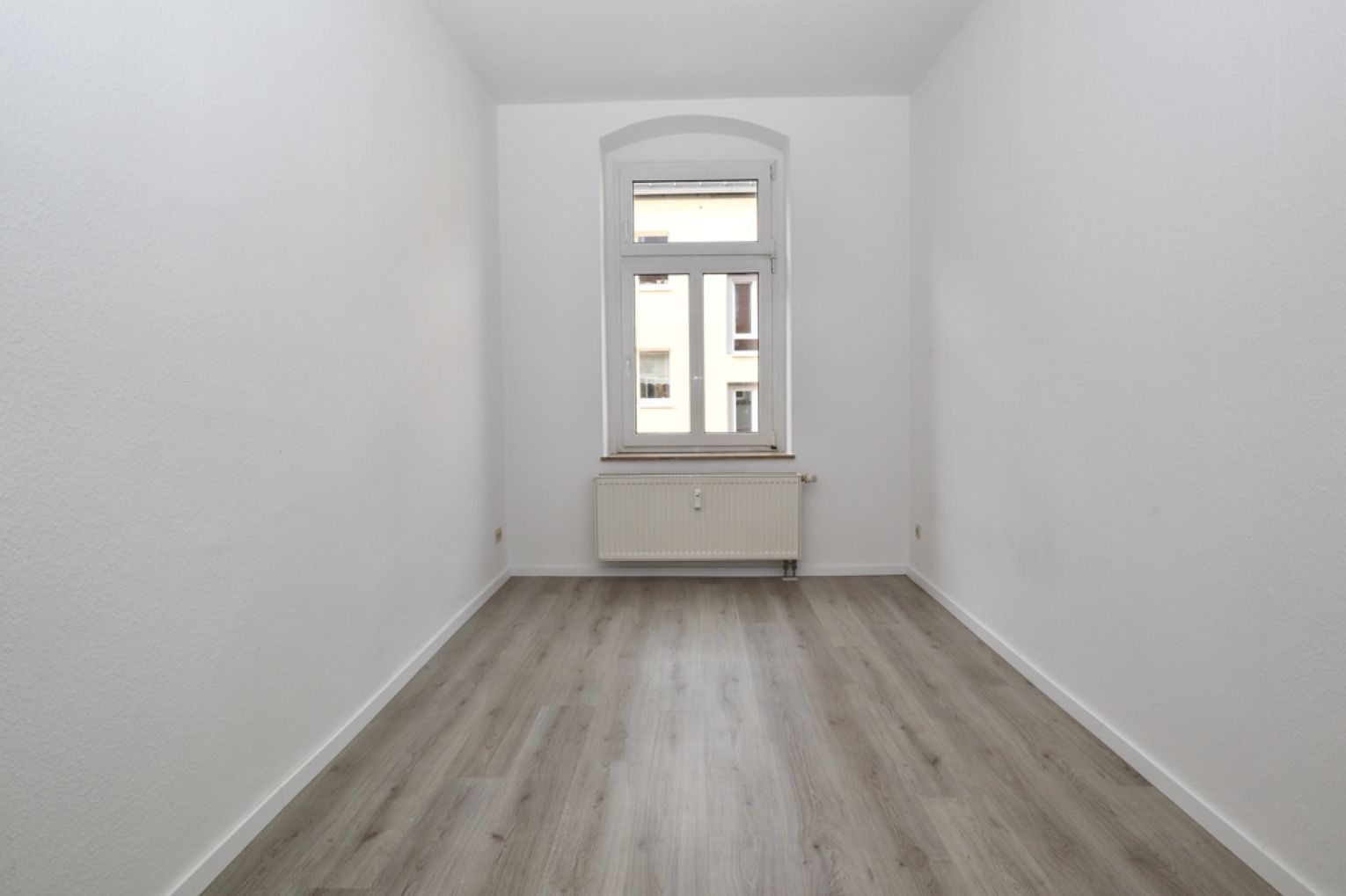 Balkon • Einbauküche • 3-Raum Wohnung • Stellplatz  • Lutherviertel • jetzt anrufen!