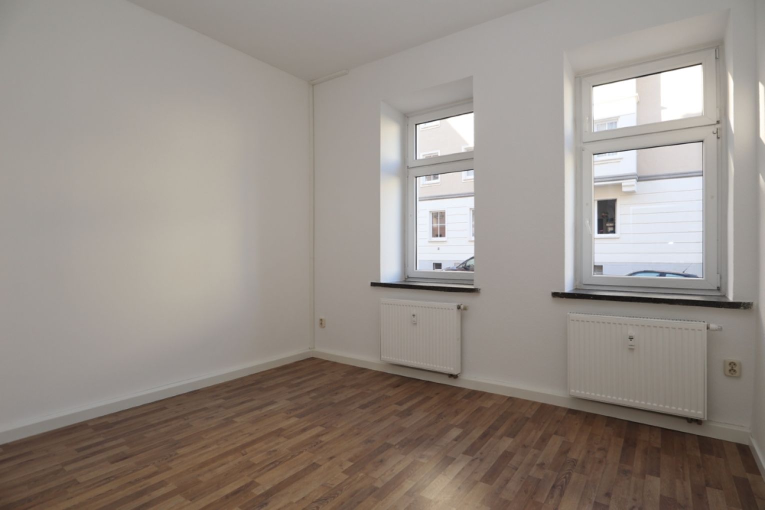 2 Raum Wohnung • Lutherviertel • Einbauküche • Tageslichtbad • zur Miete • jetzt anrufen