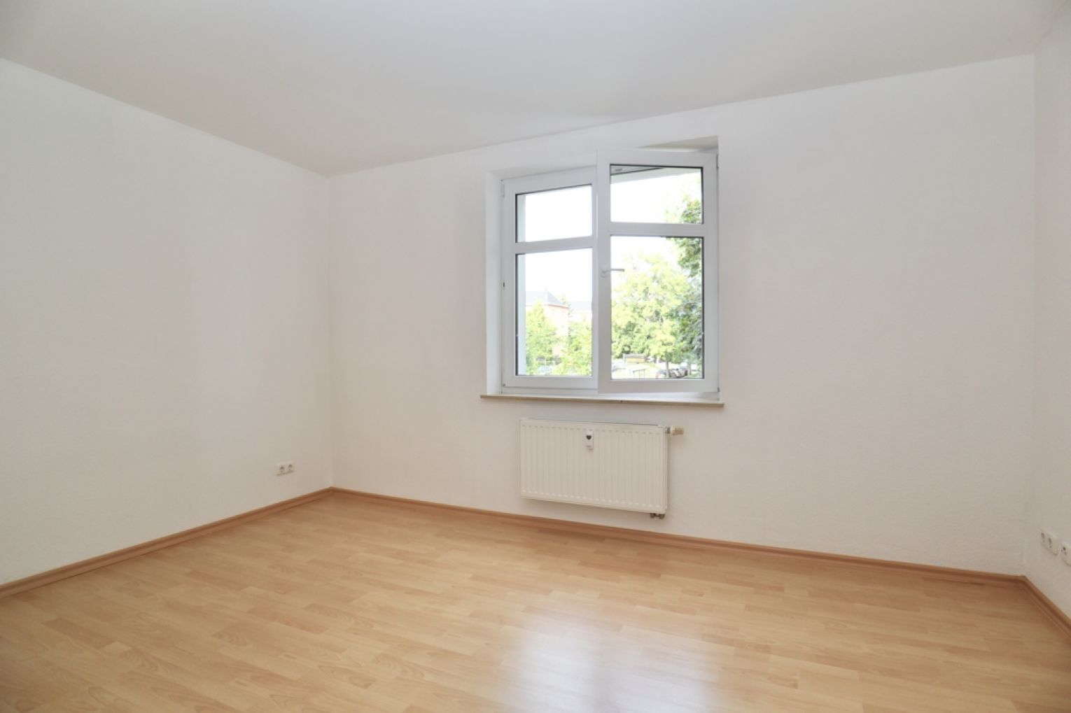 2-Raum Wohnung • Gablenz • Balkon • Tageslichtbad • Wanne • Stellplatz • schnell sein lohnt sich