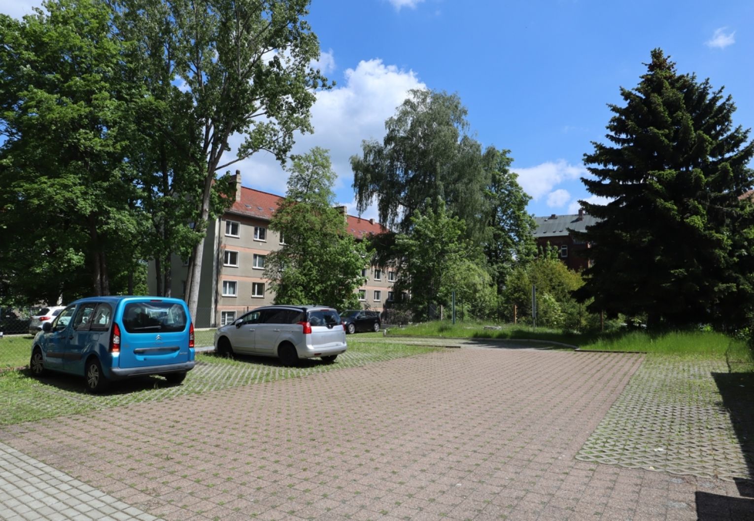 Balkon • Einbauküche • 3-Raum Wohnung • Stellplatz • Lutherviertel • in Chemnitz • jetzt anrufen!